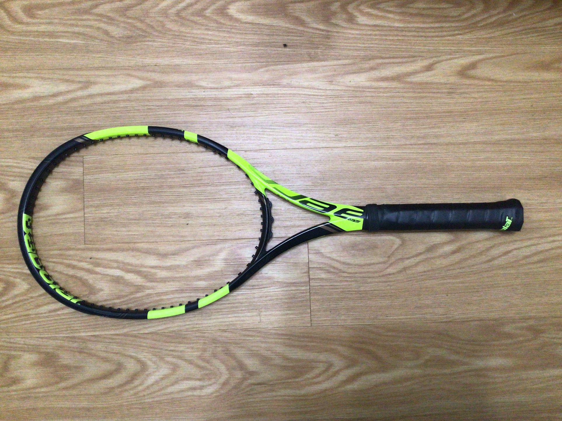 Babolat Pure Aero VS Tour Tennis Racket 98 sq in head size, 4-12” grip