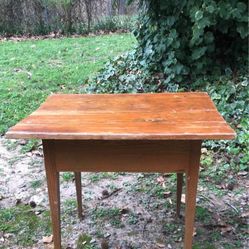Primitive Early Antique 2 Board Peg Legged Shaker Style Accent Table 