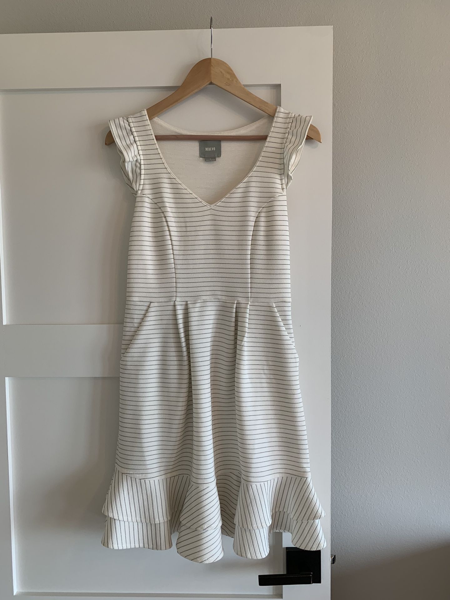Anthropologie Size 6 White Dress With pockets