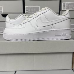 Nike AirForce 1 Low Triple White