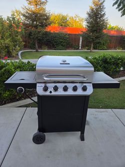 CharBroil Performance Grill. Used, in good condition. No propane tank. 

$155

Near Old River and Panama Lane 93311
