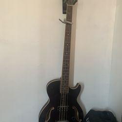 IBANEZ 4-STRING BASS GUITAR
