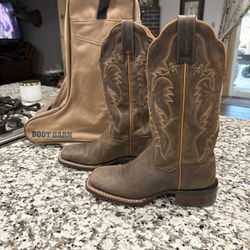 Women’s Dan post Boots Size 7M  W/ Boot Bag