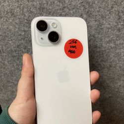 Factory Unlocked Iphone 15 128 gb comes with store warranty 