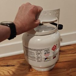 13 LB, 5.9 L Portable propane tank Empty! 