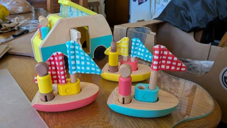 Lovevery Wooden Trailer Sails & Figures