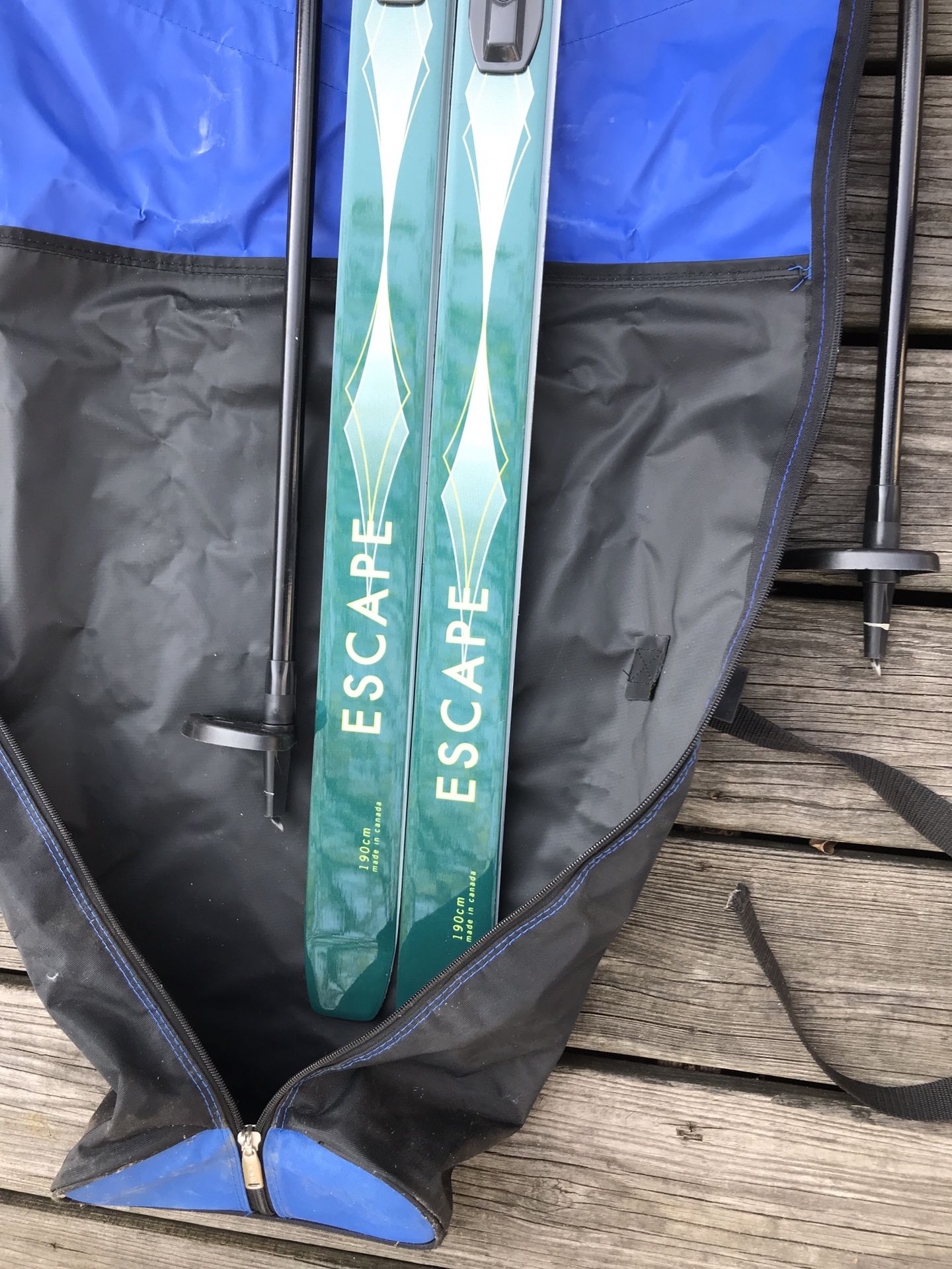 LL Bean men’s ski set, including size 11 Gortex boots, skis (6 foot