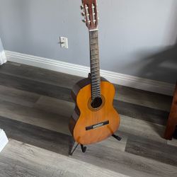 Yamaha C40 With Guitar Stand 