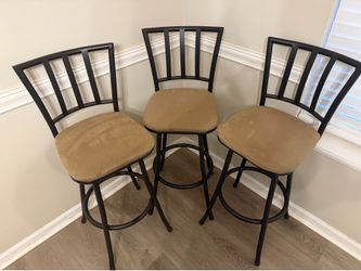 Set of barstools