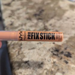 NYX  Concealer In Dark Peach