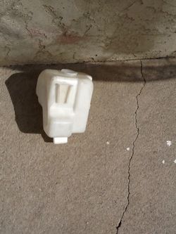 Windshield wiper reservoir BMW