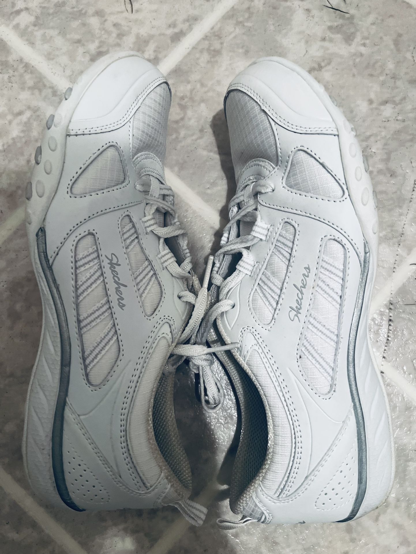 Sketchers Women’s White Walking Shoes 