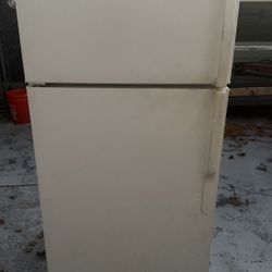 GE Refrigerator