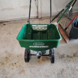 Scott's Standard Broadcast Spreader