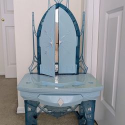 Disney Frozen 2 Elsa's Enchanted Ice Vanity