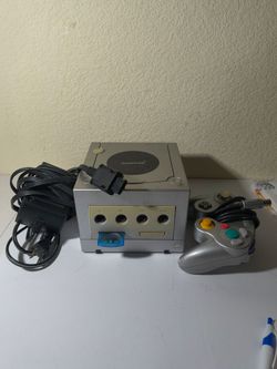 Nintendo GameCube Game System Bundle - Good Working Condition