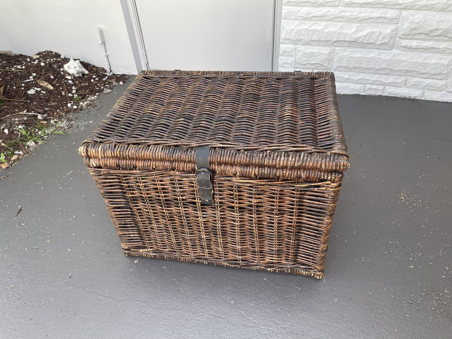 Collapsible Wicker Storage Chest