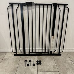 Extra Tall & Wide Pet Gate / Safety Gate - Fits Openings 29” - 40.75”