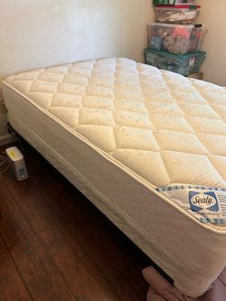 Full mattress & box spring, Sealy posture premier