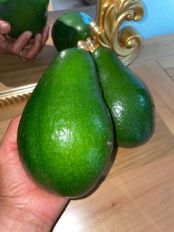 ORGANIC DELICIOUS AVOCADOS 🥑 ONLY $2 each or 3 for $5 healthy for you!