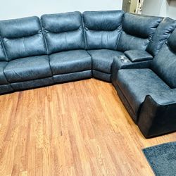 6 Piece Sectional (3powered Recliners)