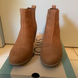 Tom’s booties W8