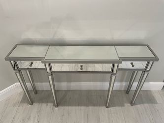 Mirrored Console