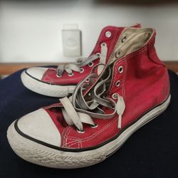 LIGHTLY WORN - Red High-Top Converse!! ❤️