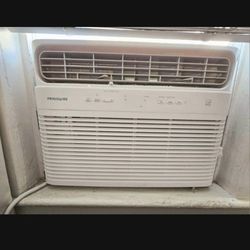 Frigidaire 12,000 BTU Window AC Unit