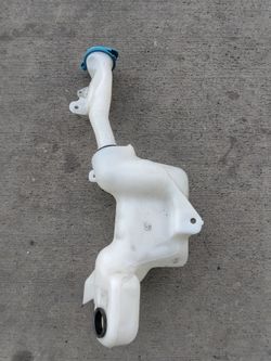 Windshield Wiper Fluid Reservoir 2021 Honda HRV *parts*