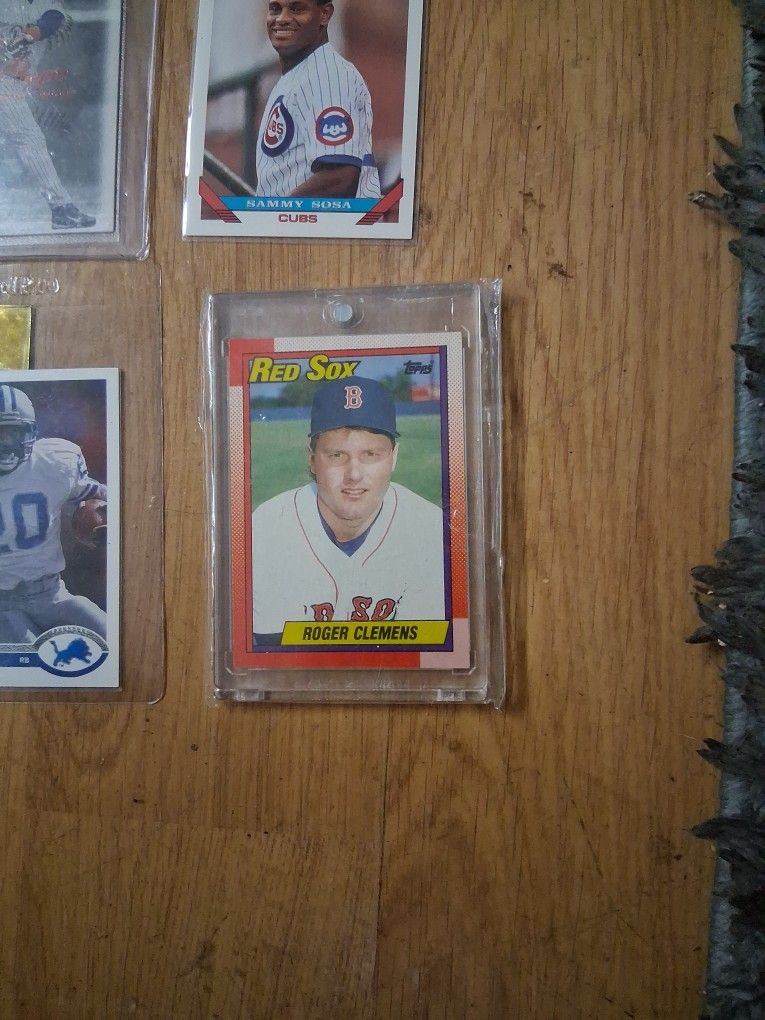 Makes A Lot Of Collectible Cards Mostly Baseball And Football Vintage Vintage From The 50s And Two Bonuses