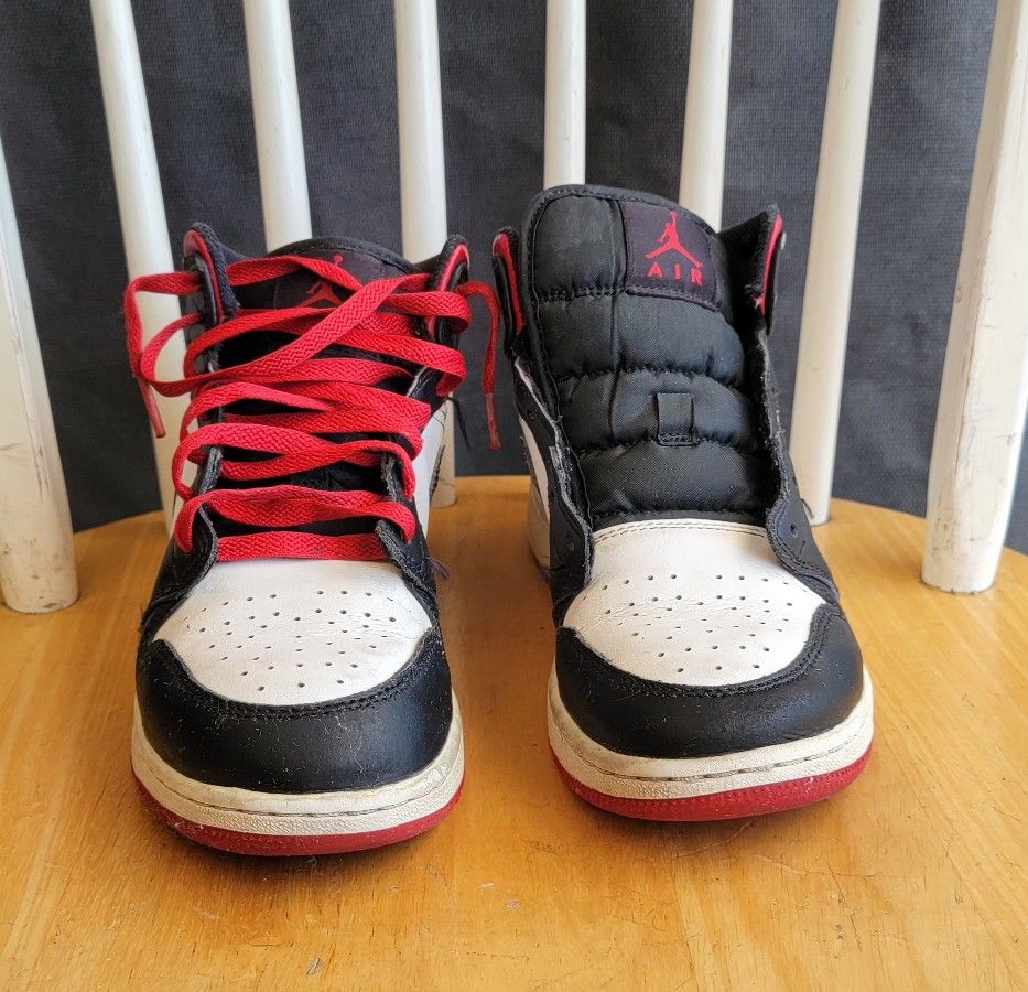 Air Jordan 1 Mid GS 'Gym Red Black Toe