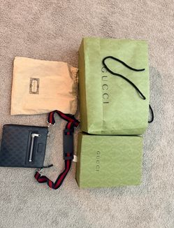 Gucci GG Supreme Messenger Bag
