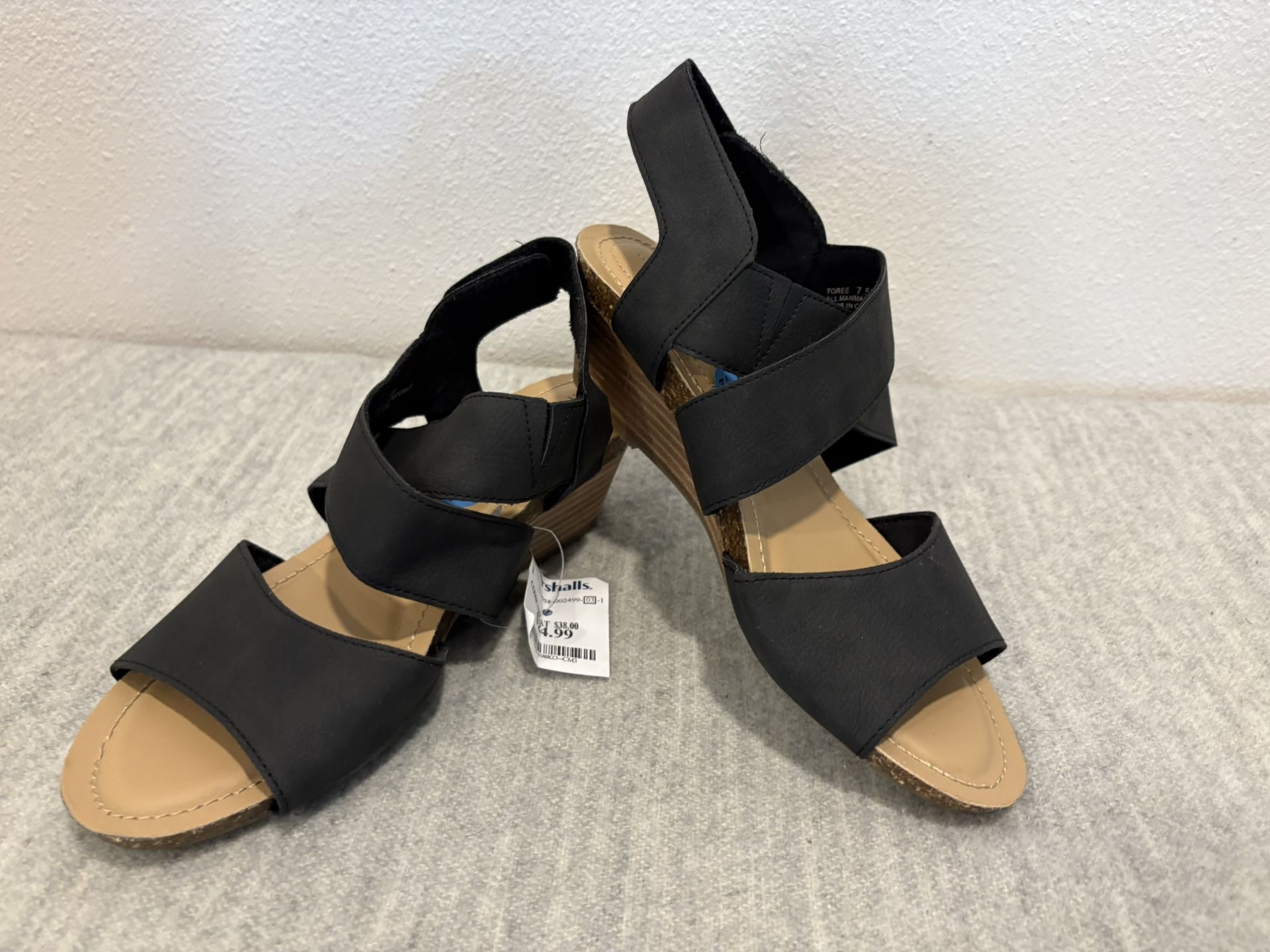Brand New Me Too Women’s size 7.5 Wedge Sandal Shoe - Simi Valley
