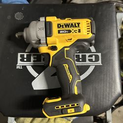 20V MAX* XR® 1/2 IN. MID-RANGE IMPACT WRENCH WITH HOG RING ANVIL 