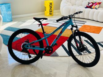 GT Stomper Ace 24 youth mountain bike