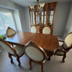 Dining Room Set (Table, Leaves, Chairs, Buffet & Hutch) 11 Pieces 