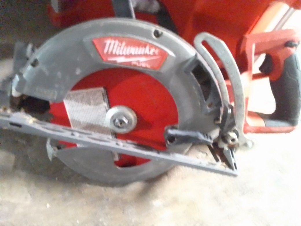 M18 Fuel Rear Handled Circular Saw