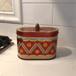 Beautiful Vintage Tin 