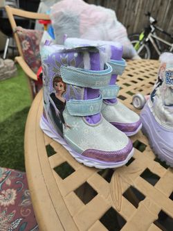 Snow Shoes Size 12c