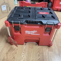 Milwaukee Pack Out Tool Box 