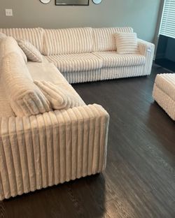 Plush 🧸 3/4/5 piece sectional Olivia 🎉 brand new/ modern/luxury 🌼