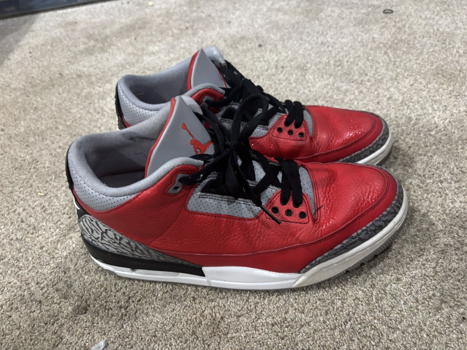 Jordan 3 retro SE Unite red