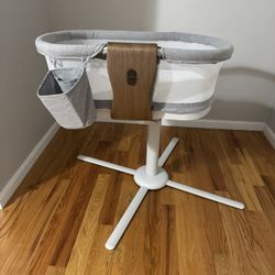 Halo BassiNest Luxe Swivel Sleeper Bassinet