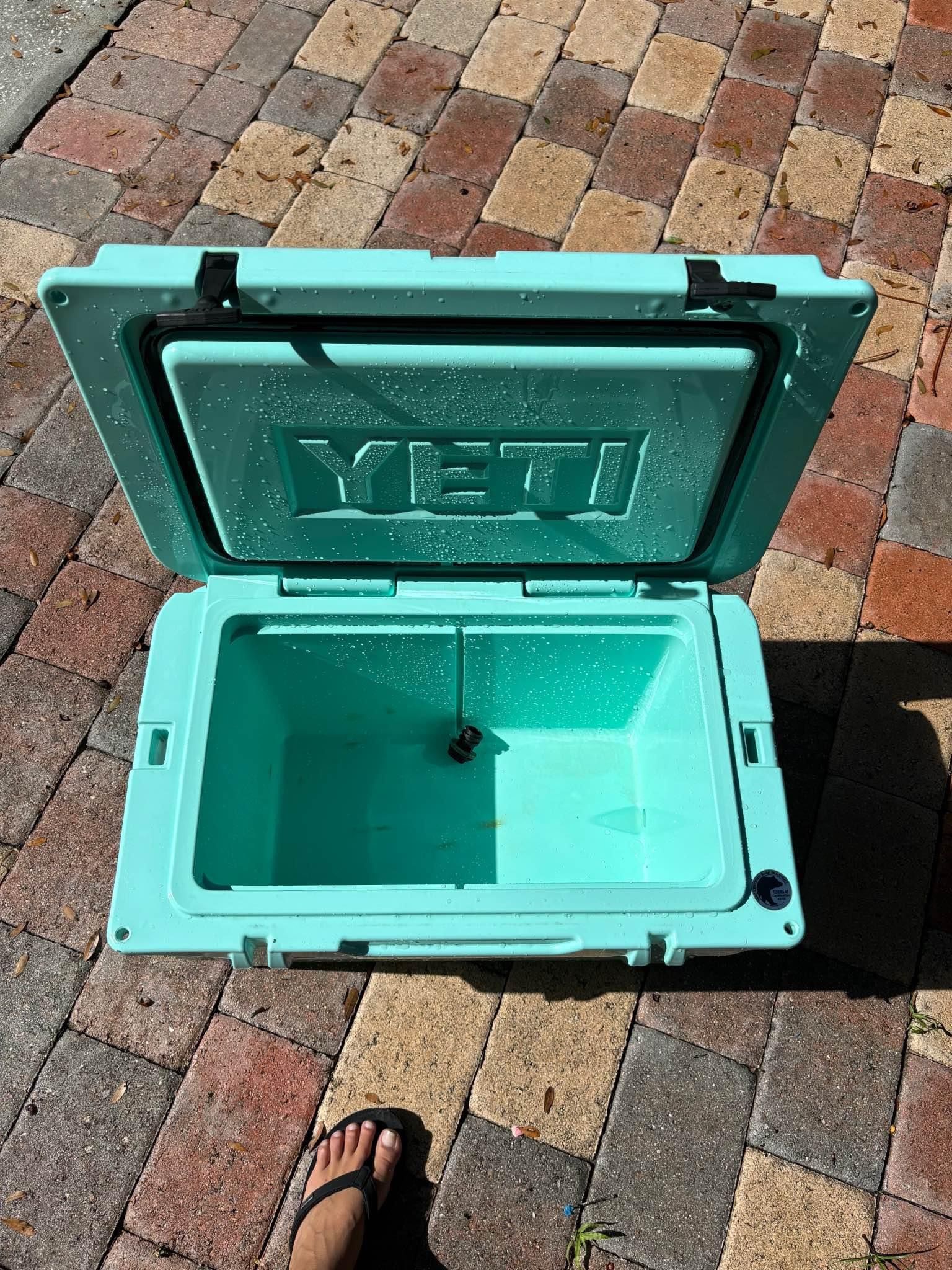 Yeti 45 Tundra Ice Cooler