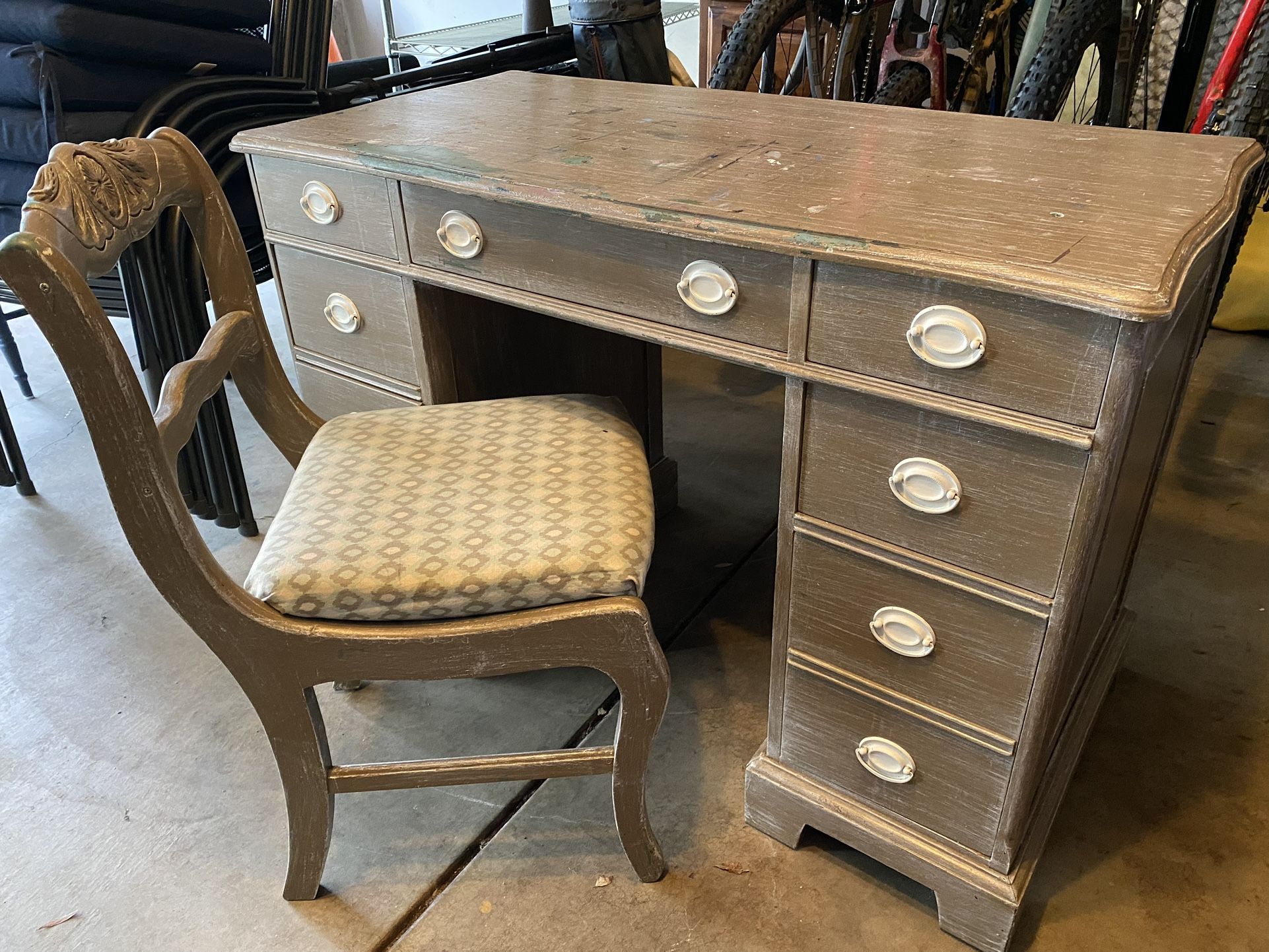 Super Cute Vintage Desk And Chair - Shabby Chic 