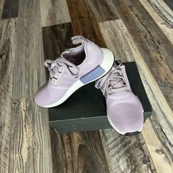 Women Adidas Sneakers (Size 8.5)