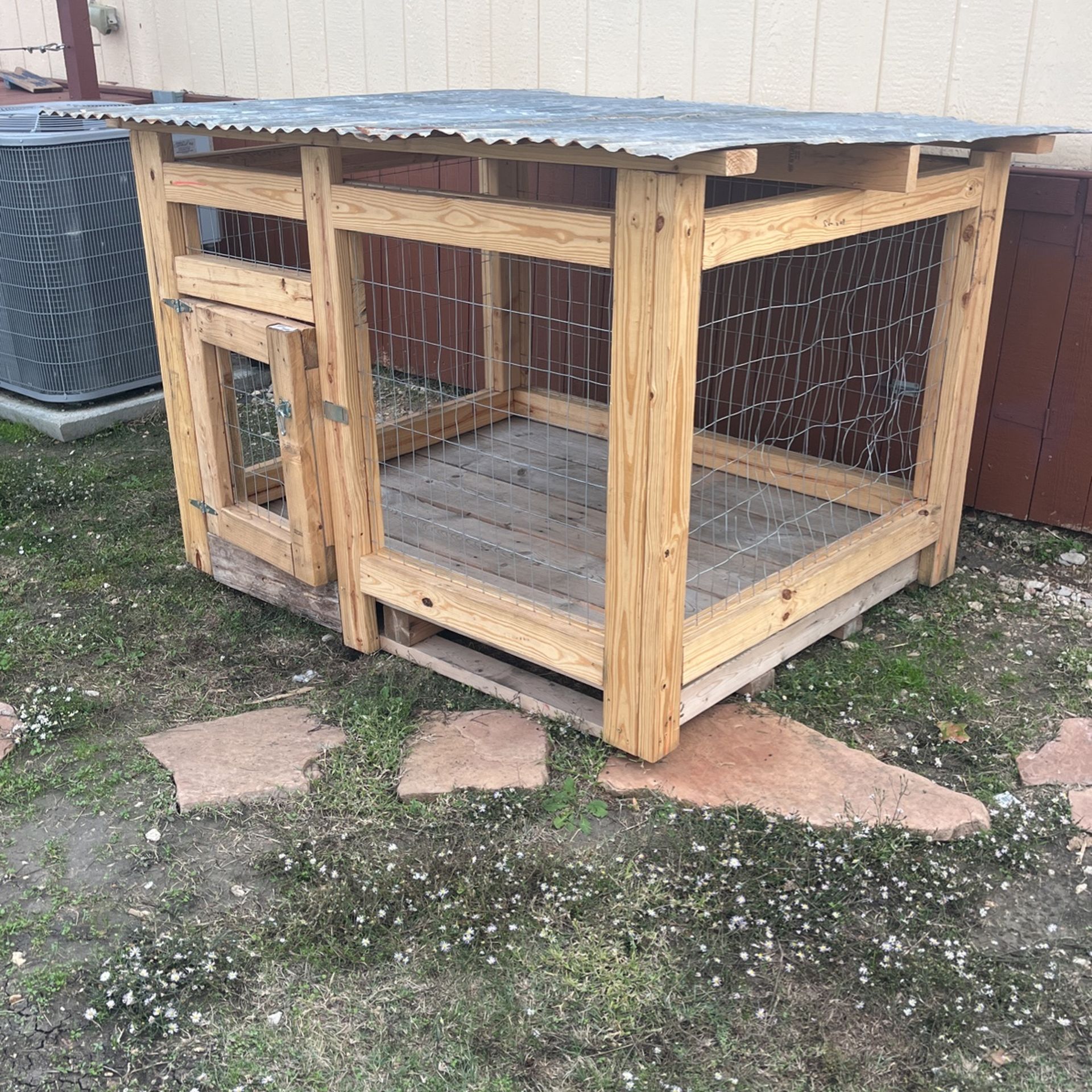 Large Out Door Dog Kennel 