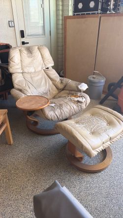 Ekornes Stessless Recliner FREE