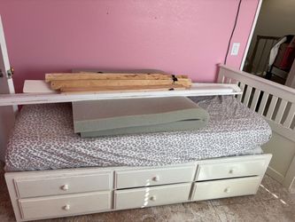 Trundle bed